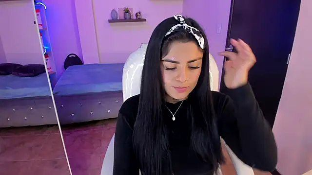 Catalinaa martinez online show from 12-18-24, 06:35