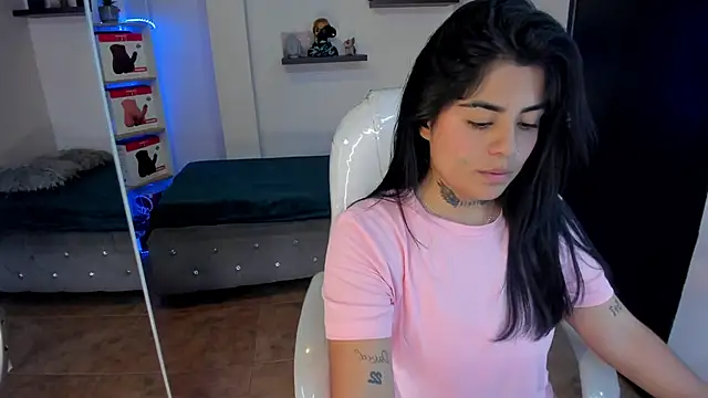 Catalinaa martinez online show from 02-15-25, 08:43