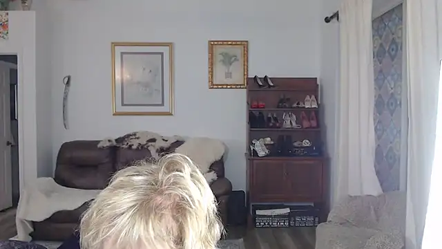 Snapshot of SindeeDix chatting on 11-08-25, 02:28 SindeeDix online show from 11-08-25, 02:28