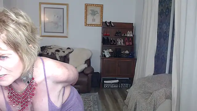 Snapshot of SindeeDix chatting on 11-12-25, 12:49 SindeeDix online show from 11-12-25, 12:49