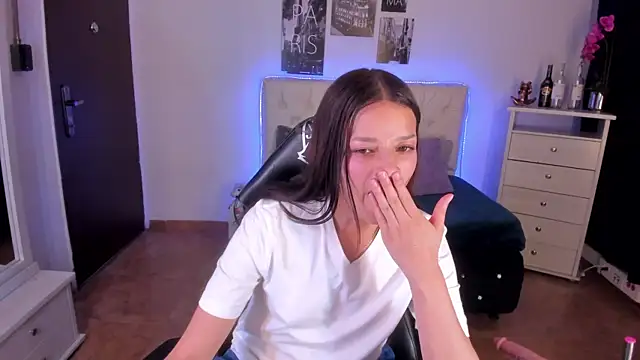 Amaia Daniells online show from 01-16-25, 03:34