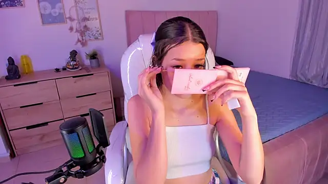 Amaia Daniells online show from 03-12-25, 03:24