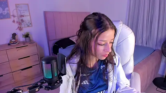 Amaia Daniells online show from 03-17-25, 03:36