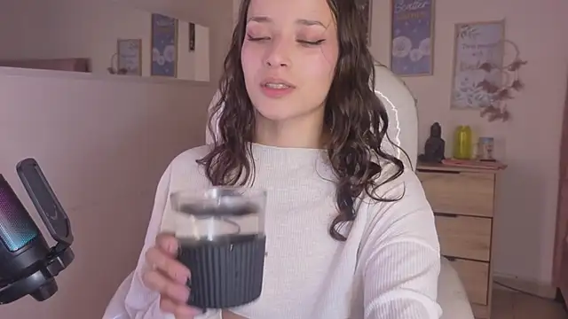 Amaia Daniells online show from 11-05-25, 03:39