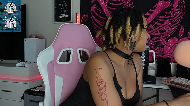 Snapshot of goddessxdreaxo chatting on 12-03-25, 06:39 goddessxdreaxo online show from 12-03-25, 06:39