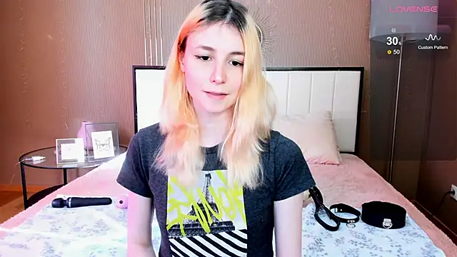 Snapshot of fleximona chatting on 10-17-25, 08:28 fleximona online show from 10-17-25, 08:28