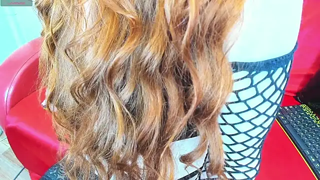 Snapshot of softlysoftlyasbeauty chatting on 01-23-25, 04:15 softlysoftlyasbeauty online show from 01-23-25, 04:15