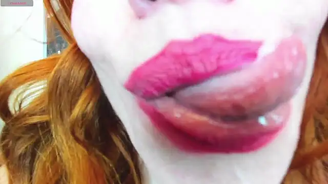 Snapshot of softlysoftlyasbeauty chatting on 02-26-25, 02:25 softlysoftlyasbeauty online show from 02-26-25, 02:25