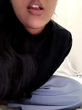 Snapshot of Annerae chatting on 03-18-25, 10:58 Annerae online show from 03-18-25, 10:58