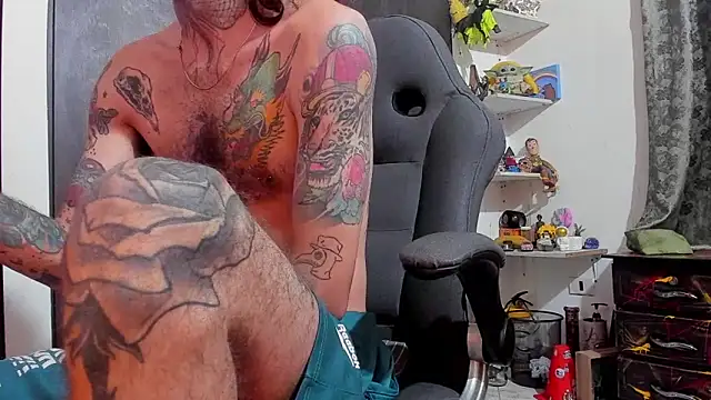 Snapshot of harry_reems1 chatting on 10-19-25, 06:36 harry reems1 online show from 10-19-25, 06:36