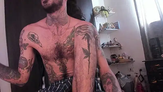 Snapshot of harry_reems1 chatting on 10-28-25, 03:47 harry reems1 online show from 10-28-25, 03:47