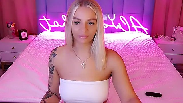 Snapshot of AllwaysHotJ chatting on 12-20-24, 01:47 AllwaysHotJ online show from 12-20-24, 01:47