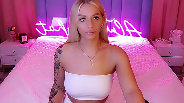 Snapshot of AllwaysHotJ chatting on 12-21-24, 03:03 AllwaysHotJ online show from 12-21-24, 03:03