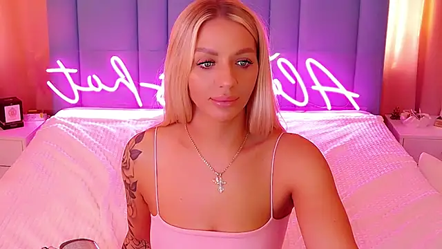 Snapshot of AllwaysHotJ chatting on 12-25-24, 07:35 AllwaysHotJ online show from 12-25-24, 07:35