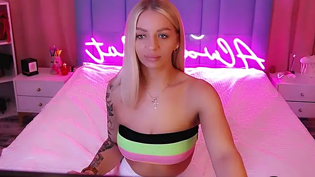 Snapshot of AllwaysHotJ chatting on 01-10-25, 02:25 AllwaysHotJ online show from 01-10-25, 02:25