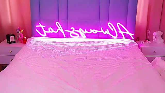 Snapshot of AllwaysHotJ chatting on 01-12-25, 07:00 AllwaysHotJ online show from 01-12-25, 07:00