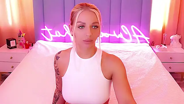 Snapshot of AllwaysHotJ chatting on 01-29-25, 06:01 AllwaysHotJ online show from 01-29-25, 06:01