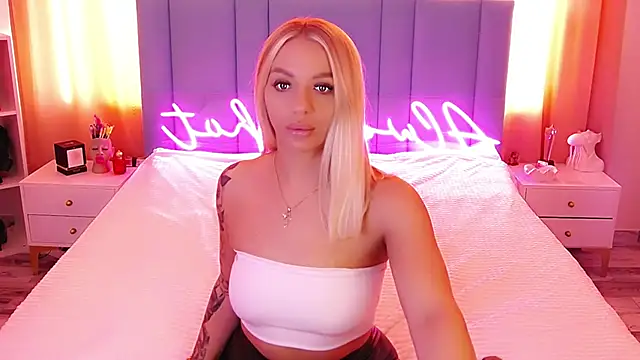 Snapshot of AllwaysHotJ chatting on 02-05-25, 04:16 AllwaysHotJ online show from 02-05-25, 04:16