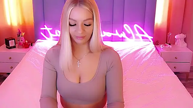 Snapshot of AllwaysHotJ chatting on 02-08-25, 03:08 AllwaysHotJ online show from 02-08-25, 03:08