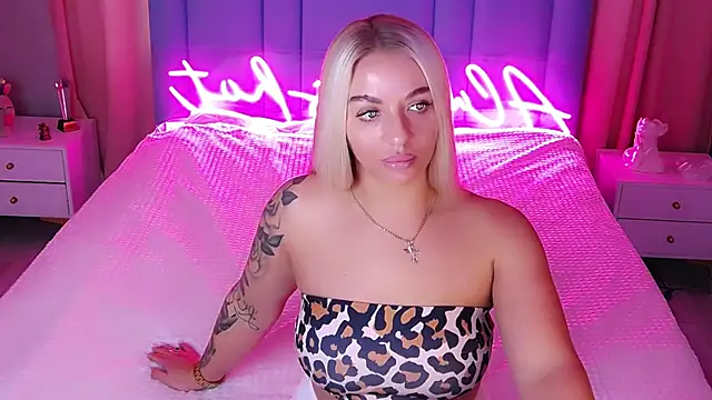 Snapshot of AllwaysHotJ chatting on 10-24-25, 01:57 AllwaysHotJ online show from 10-24-25, 01:57