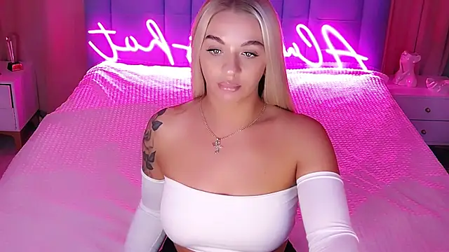 Snapshot of AllwaysHotJ chatting on 11-14-25, 02:10 AllwaysHotJ online show from 11-14-25, 02:10