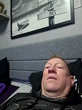 tomtom111111 online show from 11-28-25, 01:25