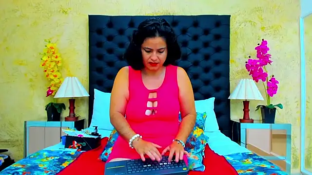 SaraBernarrd online show from 01-09-25, 01:13
