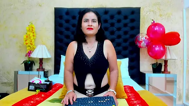 SaraBernarrd online show from 02-07-25, 01:25