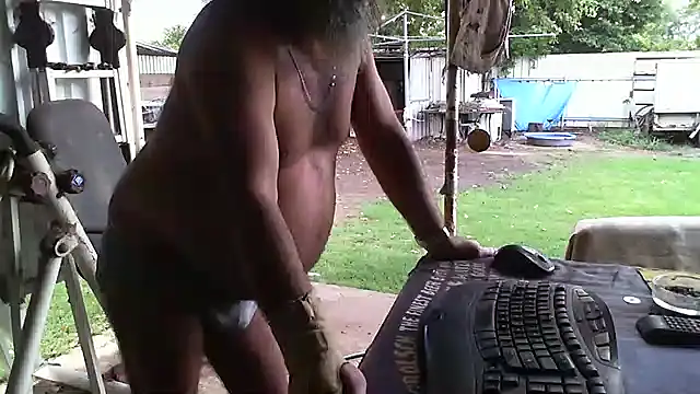 herbie010666 online show from 02-08-25, 05:40