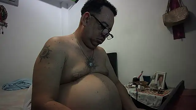 Snapshot of djtomxxx2777 chatting on 10-11-25, 01:27 djtomxxx2777 online show from 10-11-25, 01:27