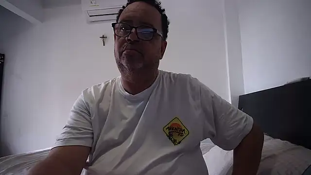 Snapshot of djtomxxx2777 chatting on 10-16-25, 03:57 djtomxxx2777 online show from 10-16-25, 03:57