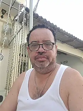 Snapshot of djtomxxx2777 chatting on 11-08-25, 01:00 djtomxxx2777 online show from 11-08-25, 01:00