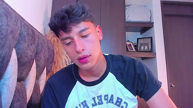 Snapshot of I_Gabriel chatting on 12-23-24, 10:12 I Gabriel online show from 12-23-24, 10:12