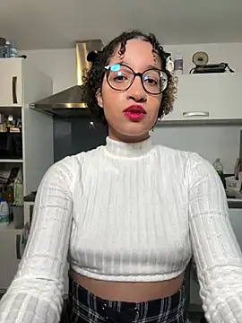 Snapshot of Lauyako chatting on 01-11-25, 03:52 Lauyako online show from 01-11-25, 03:52