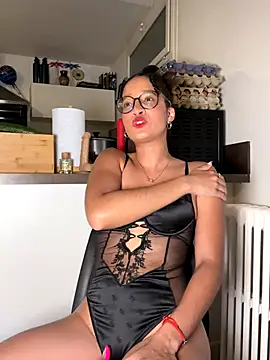 Snapshot of Lauyako chatting on 09-14-25, 07:46 Lauyako online show from 09-14-25, 07:46