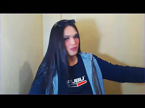 Snapshot of WONDERWOMAN2023 chatting on 01-17-26, 11:04 WONDERWOMAN2023 online show from 01-17-26, 11:04