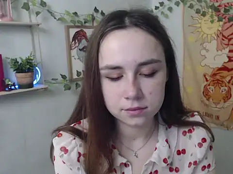 Snapshot of VeryVeryVeryShy_ chatting on 04-08-26, 05:40 VeryVeryVeryShy online show from 04-08-26, 05:40