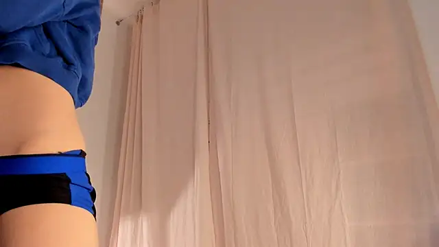 Snapshot of hee_jeen chatting on 01-24-25, 02:08 hee jeen online show from 01-24-25, 02:08