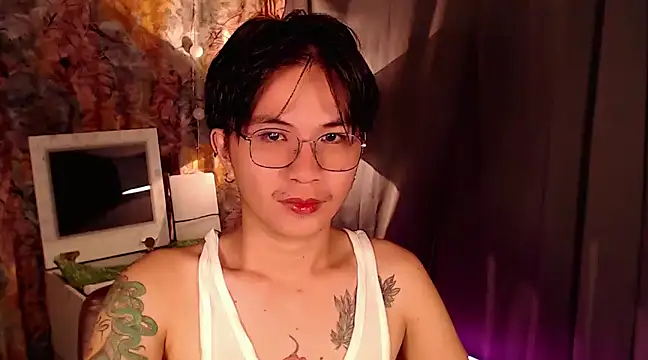 Snapshot of Sexy_Handsome_Drex chatting on 12-22-24, 01:44 Sexy Handsome Drex online show from 12-22-24, 01:44