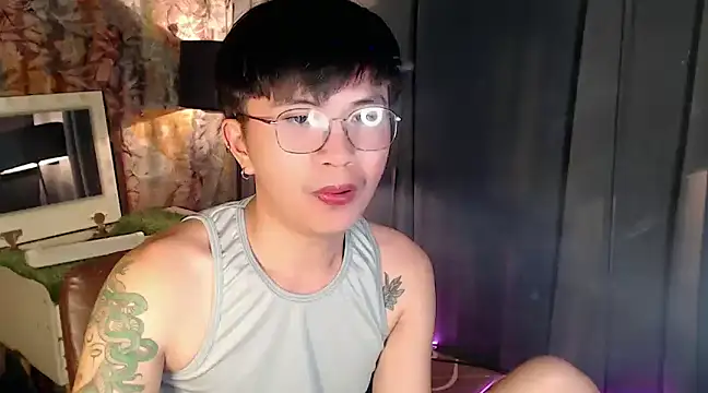 Snapshot of Sexy_Handsome_Drex chatting on 02-18-25, 08:38 Sexy Handsome Drex online show from 02-18-25, 08:38