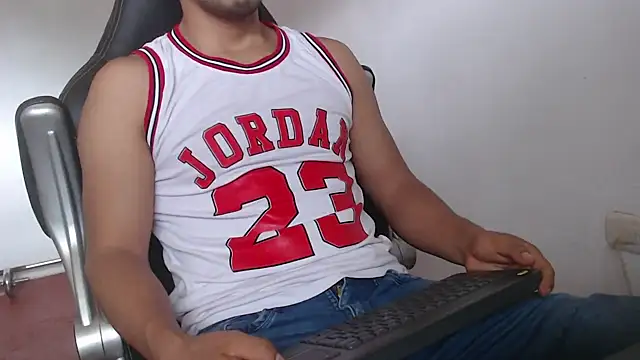 Snapshot of sexatlexx chatting on 12-12-24, 03:05 sexatlexx online show from 12-12-24, 03:05