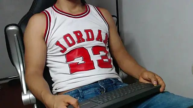 Snapshot of sexatlexx chatting on 12-15-24, 02:19 sexatlexx online show from 12-15-24, 02:19