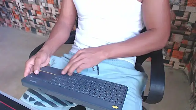Snapshot of sexatlexx chatting on 09-29-25, 09:19 sexatlexx online show from 09-29-25, 09:19