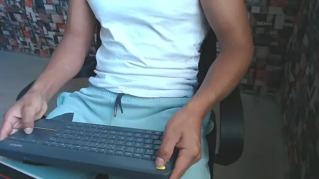 Snapshot of sexatlexx chatting on 10-02-25, 04:25 sexatlexx online show from 10-02-25, 04:25