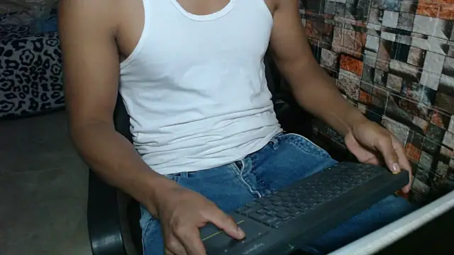 Snapshot of sexatlexx chatting on 10-11-25, 02:22 sexatlexx online show from 10-11-25, 02:22