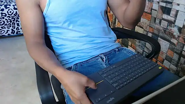 Snapshot of sexatlexx chatting on 10-16-25, 02:40 sexatlexx online show from 10-16-25, 02:40