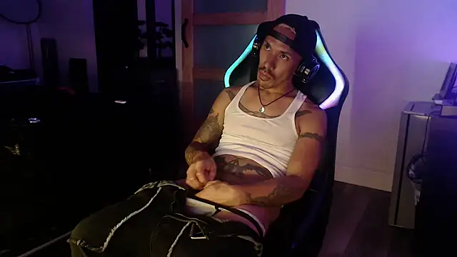 Snapshot of inc25cb@xh chatting on 10-18-25, 08:15 inc25cbxh online show from 10-18-25, 08:15