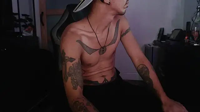 Snapshot of inc25cb@xh chatting on 10-25-25, 04:53 inc25cbxh online show from 10-25-25, 04:53