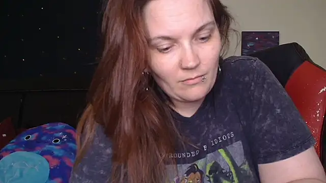 Snapshot of ToxicLilly chatting on 10-29-25, 07:32 ToxicLilly online show from 10-29-25, 07:32