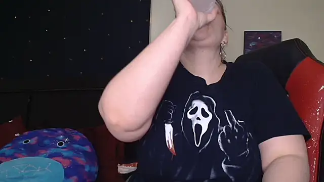 Snapshot of ToxicLilly chatting on 10-31-25, 08:26 ToxicLilly online show from 10-31-25, 08:26